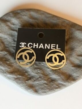 CHANEL Gold Circular Interlocking CC Logo Stud Earrings